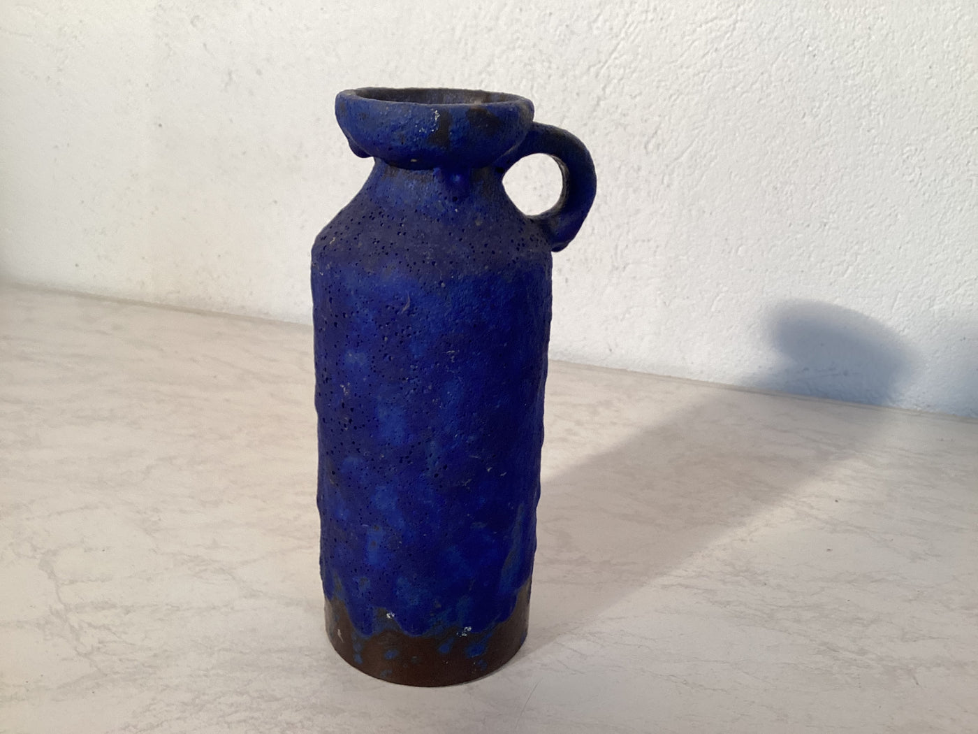 Schöne Vase blau stumpf in Handarbeit