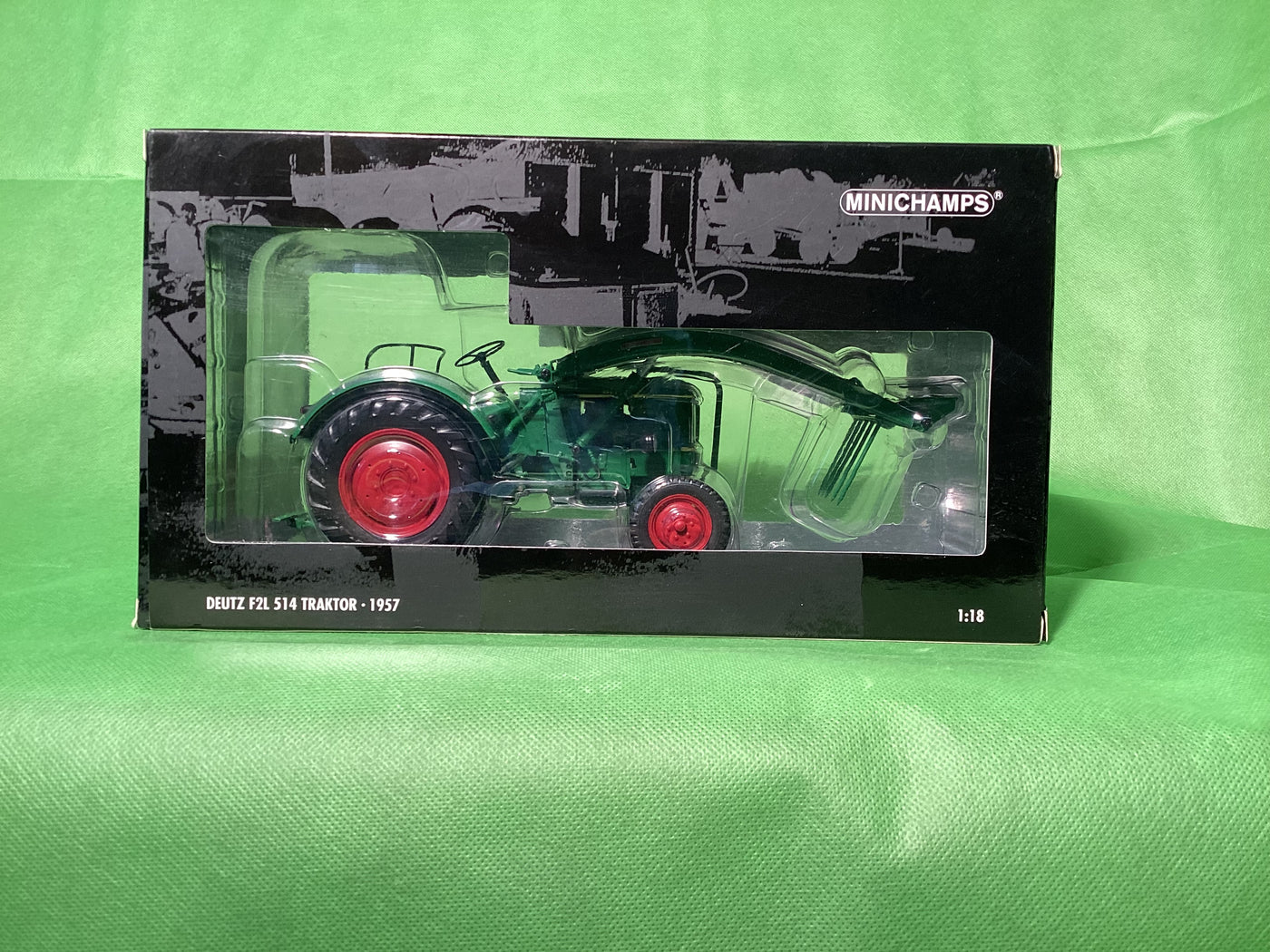 Minichamps 1:18 Deutz F2L Mit Frontlader 1957 in Grün