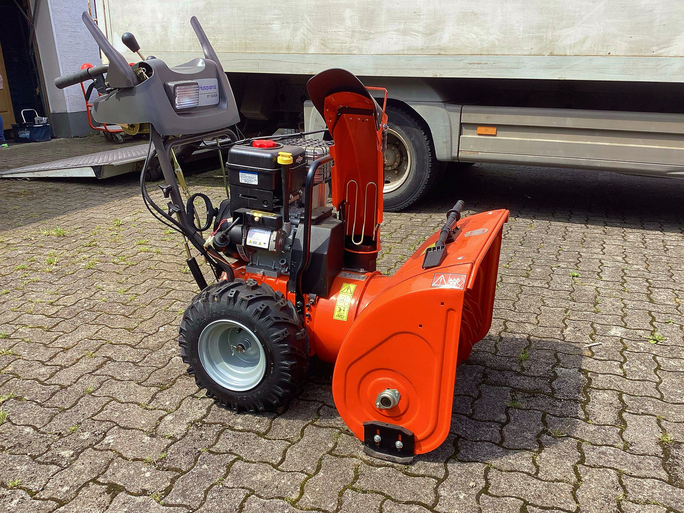 Husqvarna Schneefräse ST 268 EP Winterdienst, wie neu,