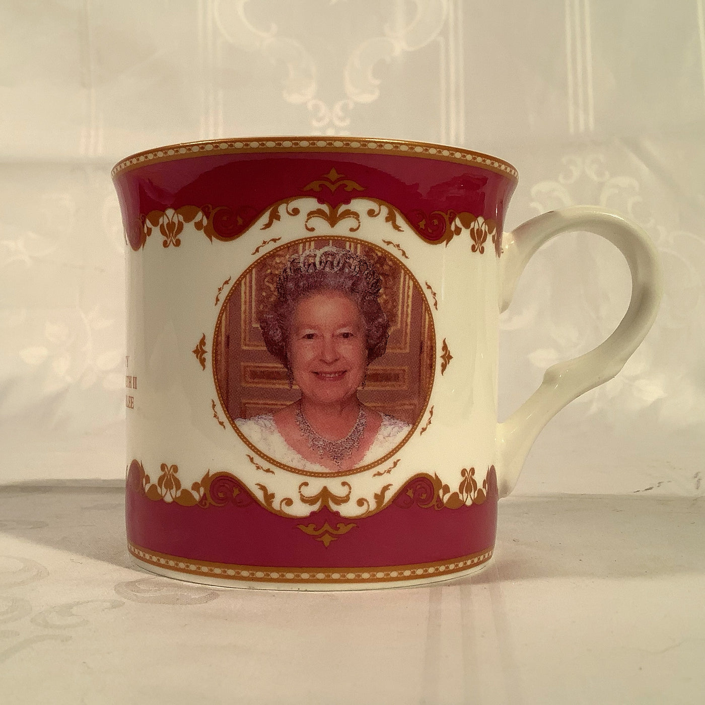 Antike Queen Elizabeth Tasse, Heritage Fine Bone China