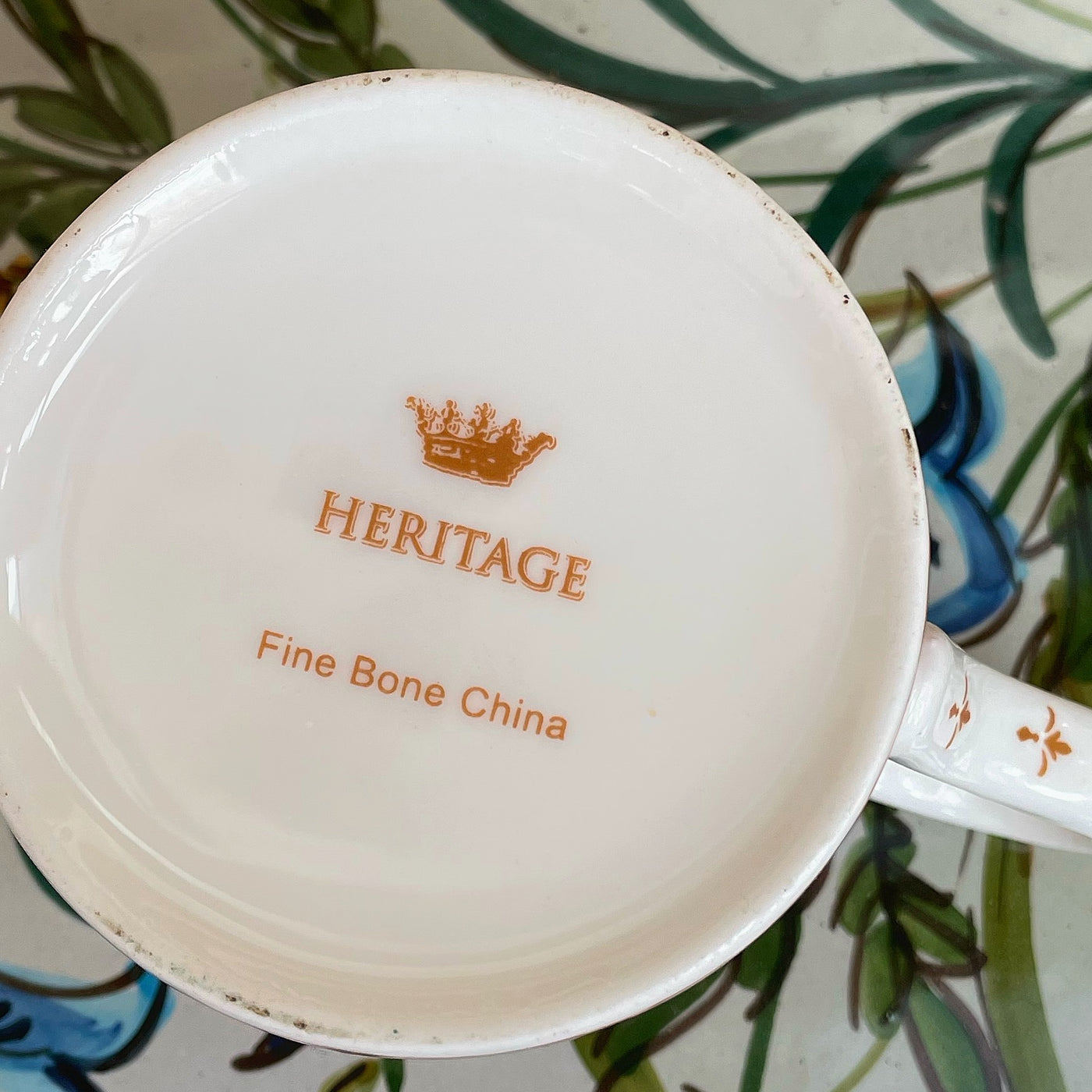 Antike Queen Elizabeth Tasse, Heritage Fine Bone China