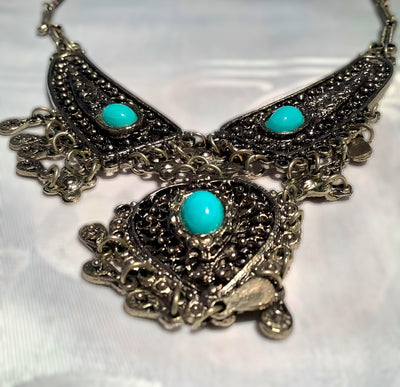 Kette mit blauen Perlen - Modeschmuck