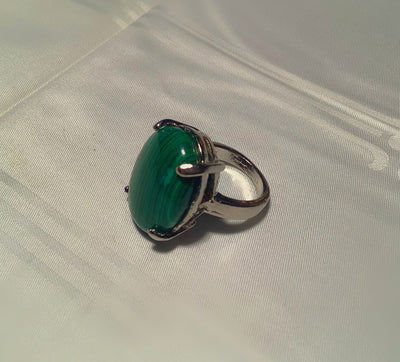 Ring mit grünem Stein - Modeschmuck