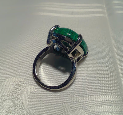 Ring mit grünem Stein - Modeschmuck