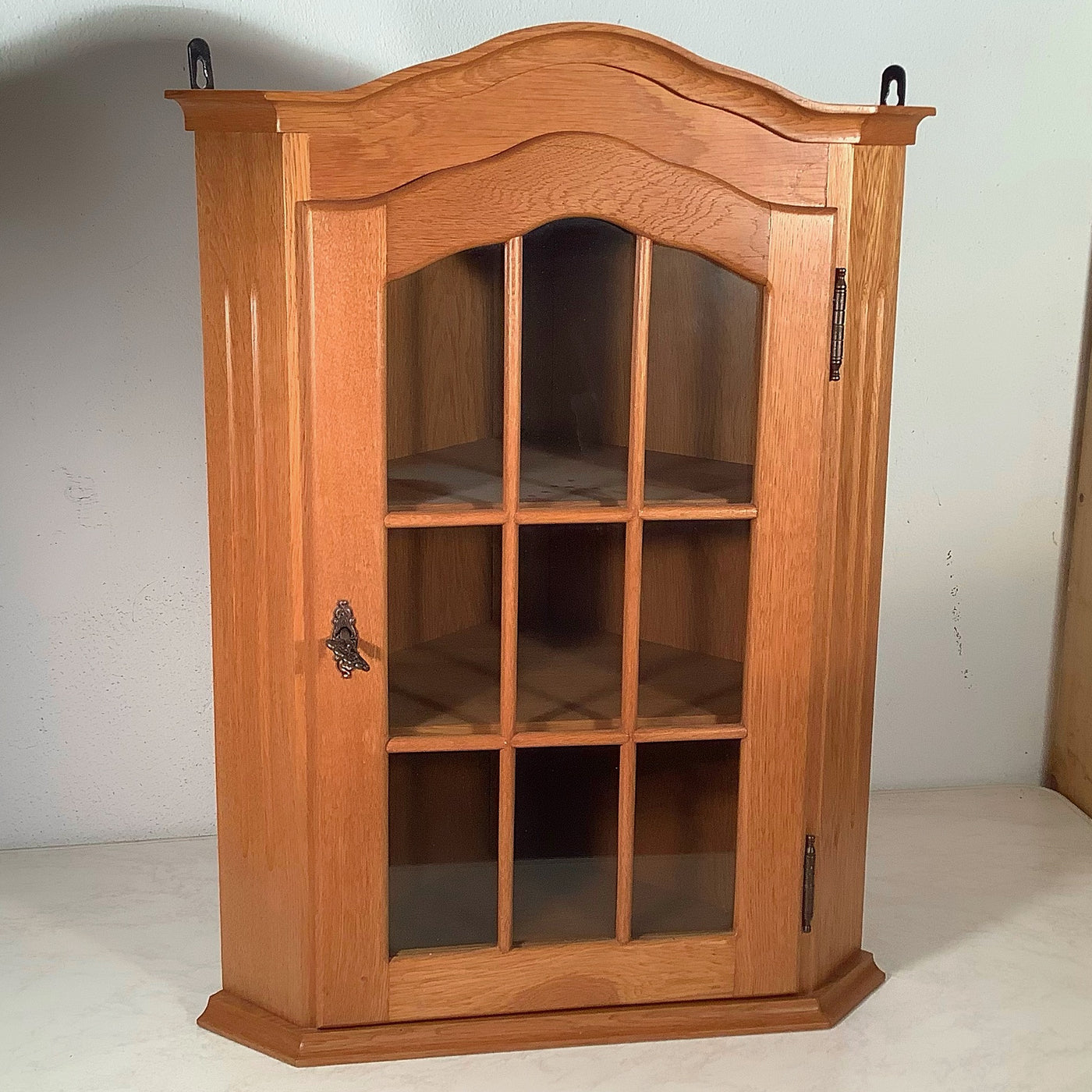 Erle Holzschränkchen mit Glas - kleiner Holzschrank